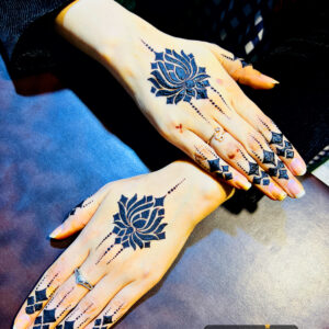 Noir Lotus Luxe Party Mehndi Design